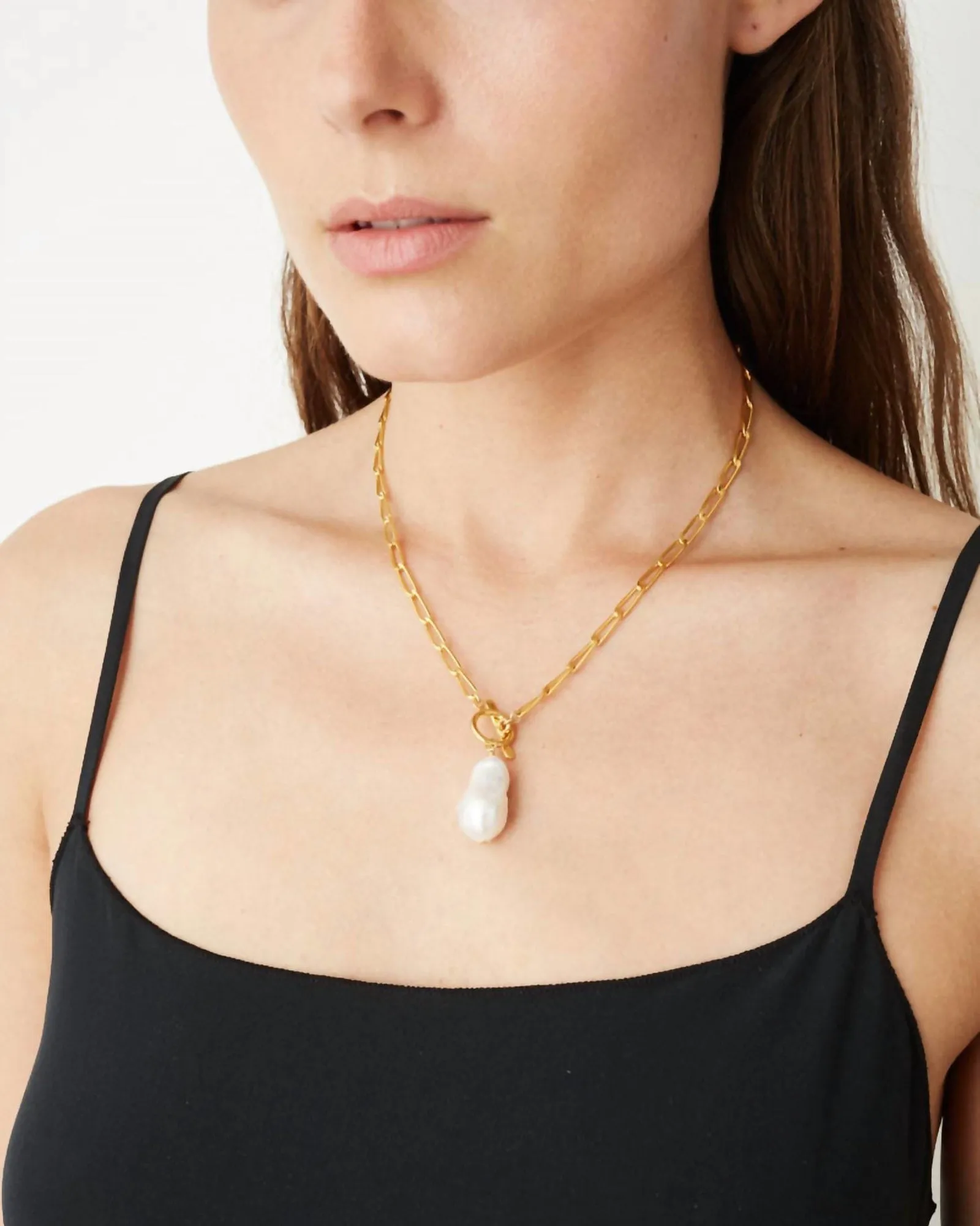 18K Gold Necklace With Freshwater Pearl in Gold | Gold