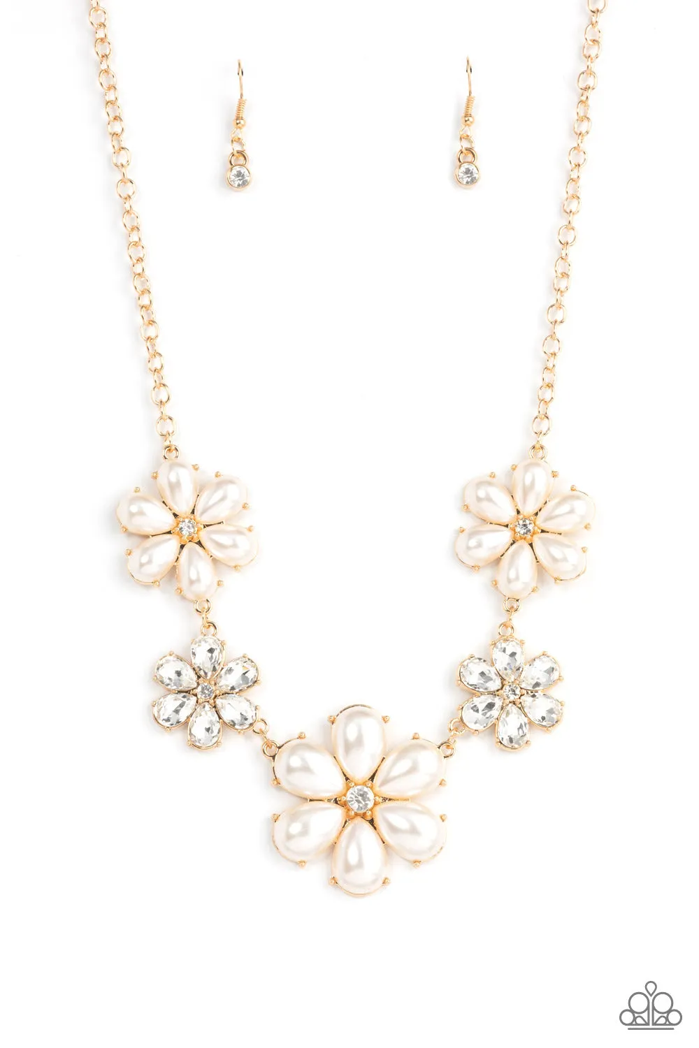 Fiercely Flowering - Gold
Necklace - Paparazzi Accessories