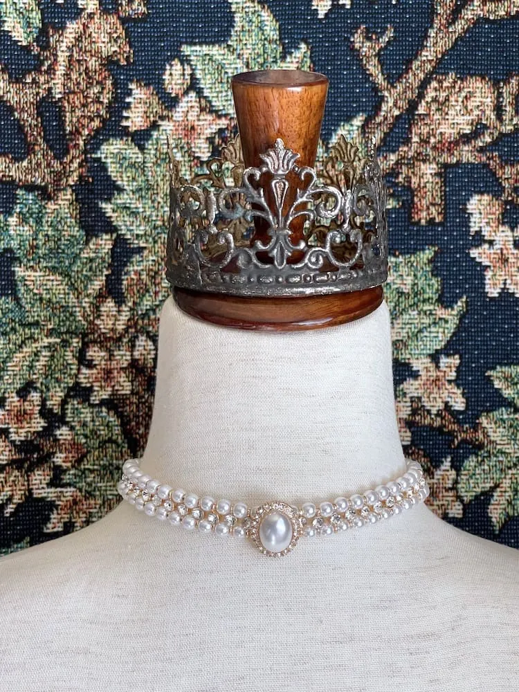 Historically Inspired Pearl Beaded Choker Necklace with Glass Crystal Accents in White & Gold