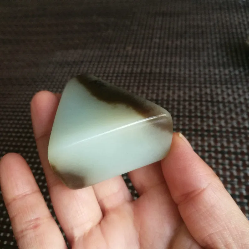 Natural Hetian Jade Rough Nephrite Raw (105g, 5.5X4.5X2.5cm)