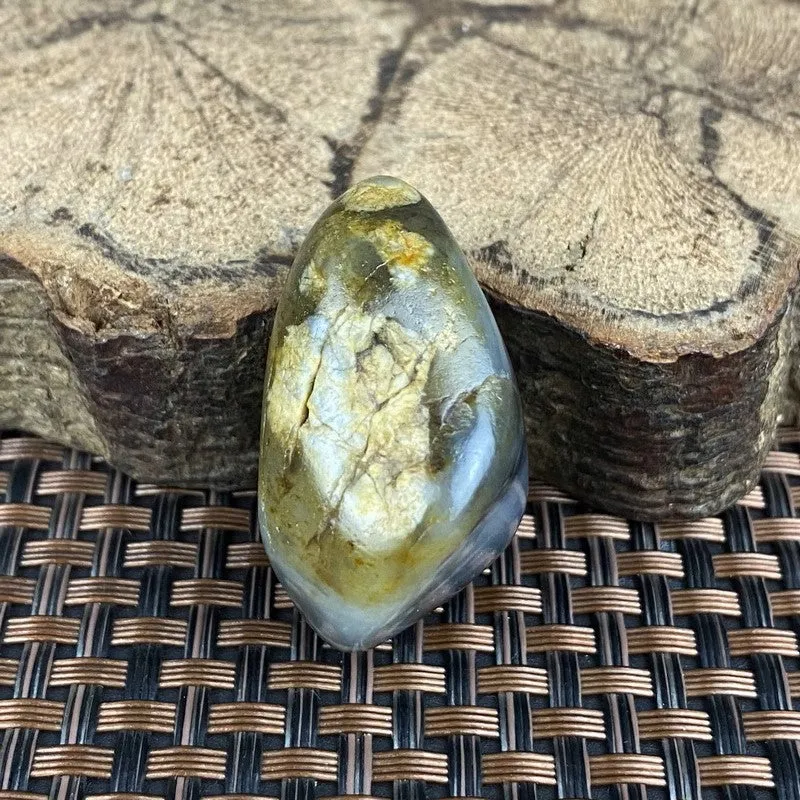 Natural Hetian Jade Rough Nephrite Raw (25g,3.7X2.4X2.1cm)