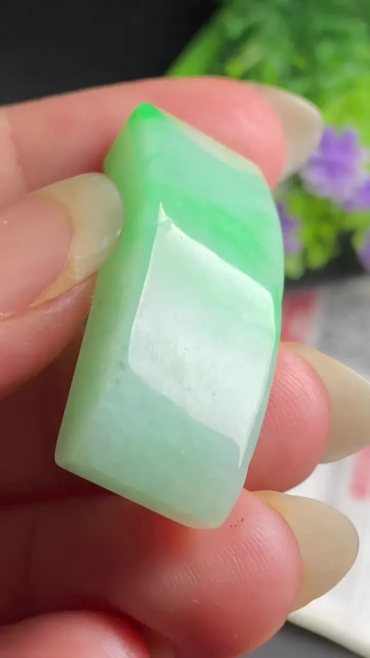 Natural Jade Rough Jadeite Raw (12.2g,38X13X8mm)-A5156