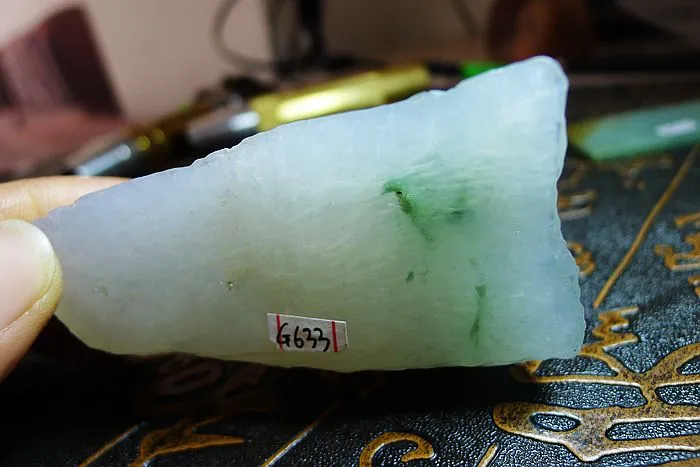 Natural Jade Rough Jadeite Raw (155g,8X4.5X2.7cm)