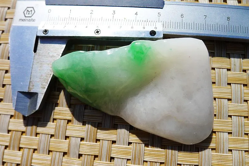 Natural Jade Rough Jadeite Raw (61g,6.2X3.9X1.2cm)