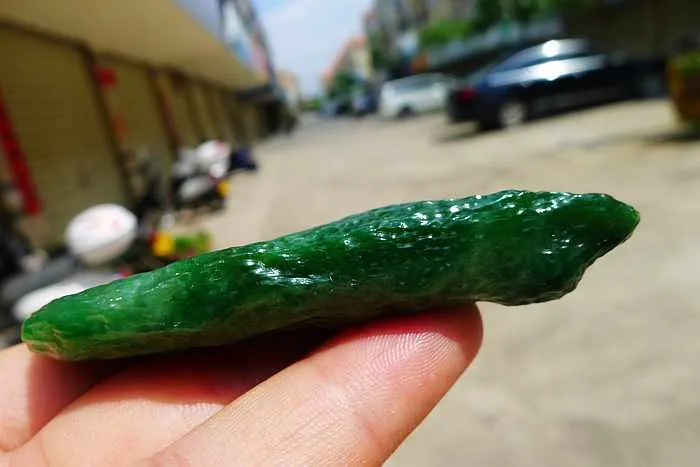 Natural Jade Rough Jadeite Raw (61g,8.2X3.4X1.1cm)