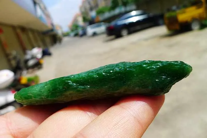 Natural Jade Rough Jadeite Raw (61g,8.2X3.4X1.1cm)