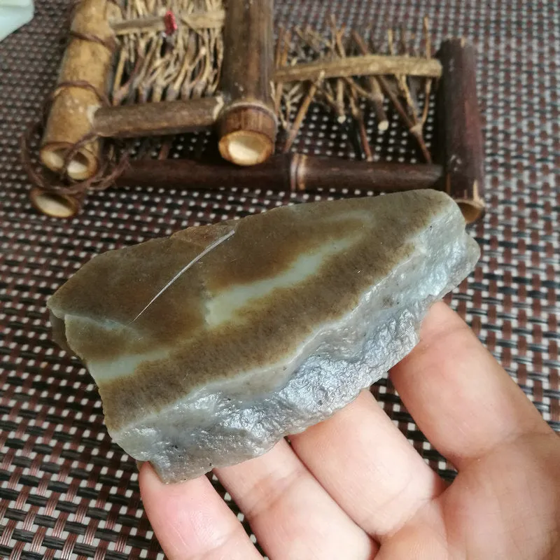 Natural Kunlun Jade Rough Nephrite Raw (105g, 8X4X1.5cm)