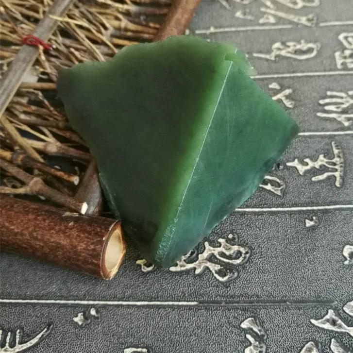 Natural Kunlun Jade Rough Nephrite Raw (116g, 6.5X5.5X4.5cm)