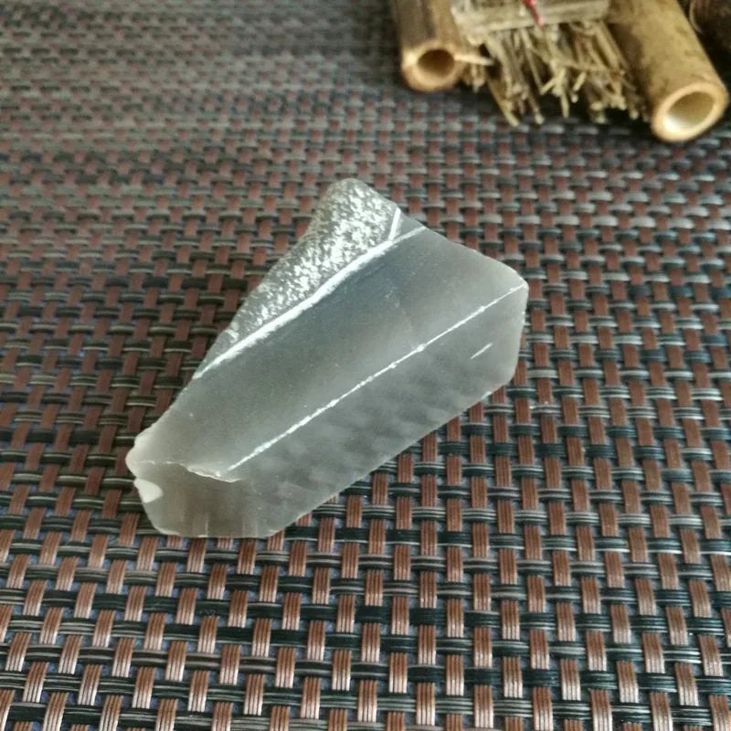 Natural Kunlun Jade Rough Nephrite Raw (119g,6X4X2.7cm)