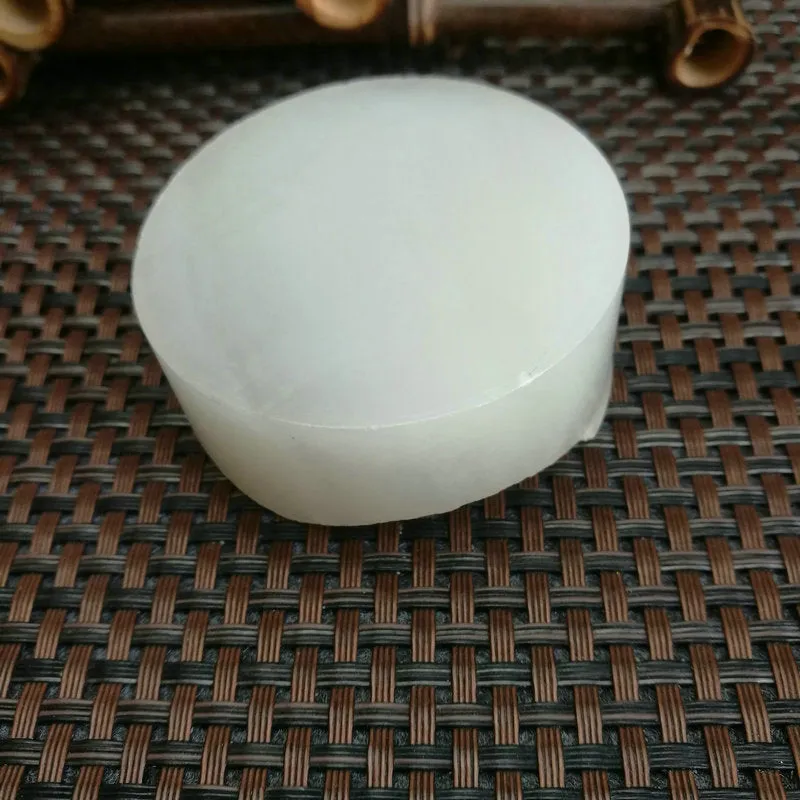 Natural Kunlun Jade Rough Nephrite Raw (5.5X2cm)