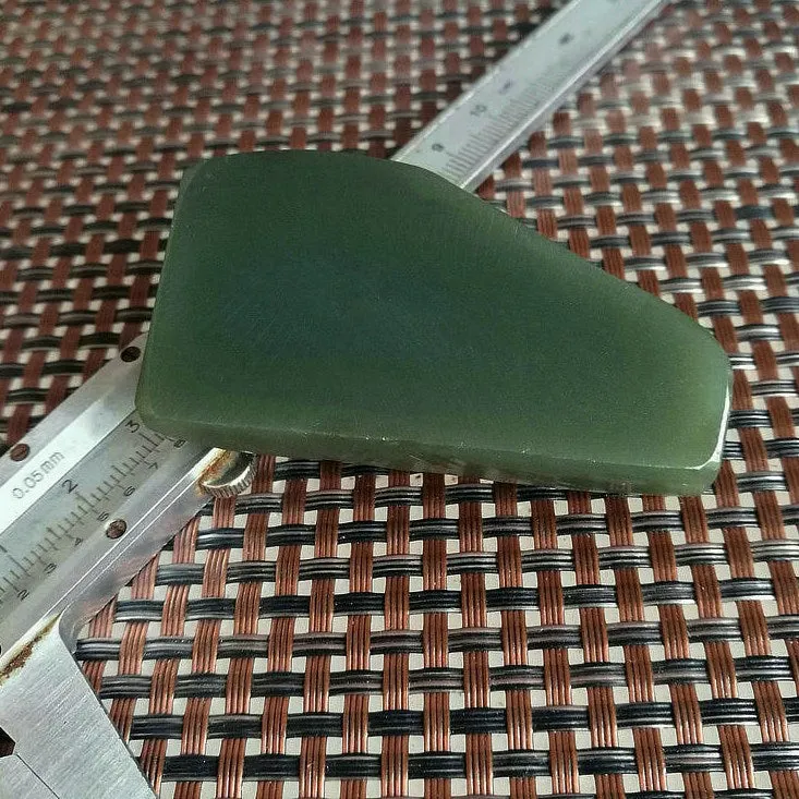 Natural Kunlun Jade Rough Nephrite Raw (71g, 6.3X3.3X1.6cm)