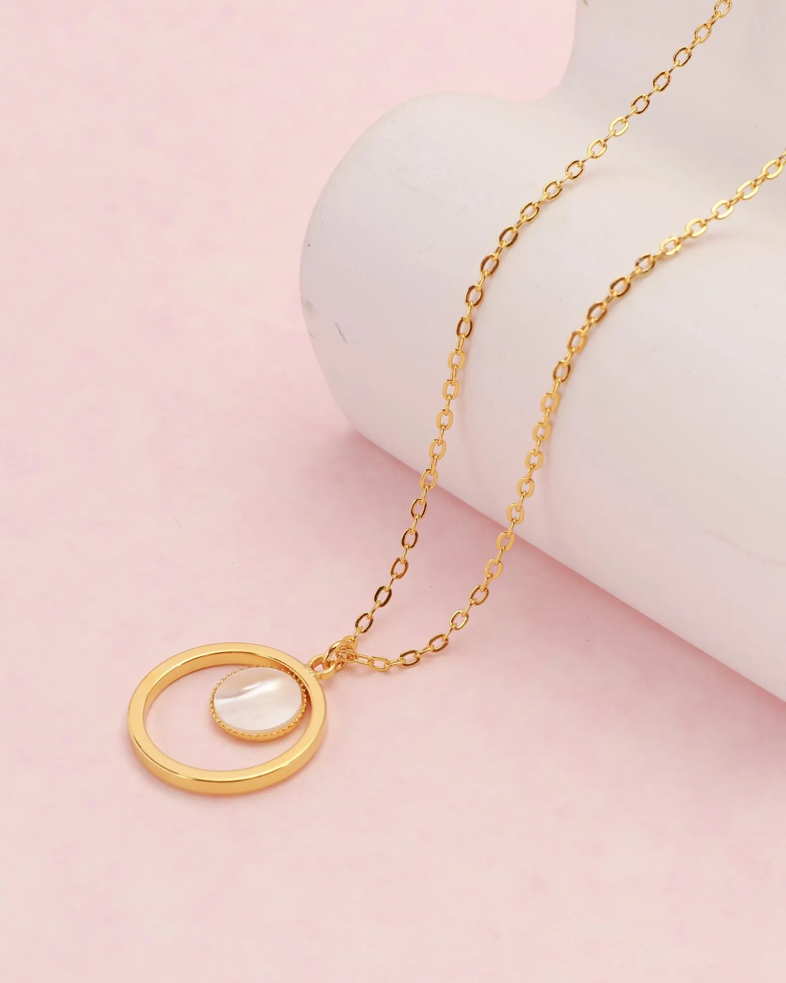 Perla Gold Circle Shell Pendant Necklace