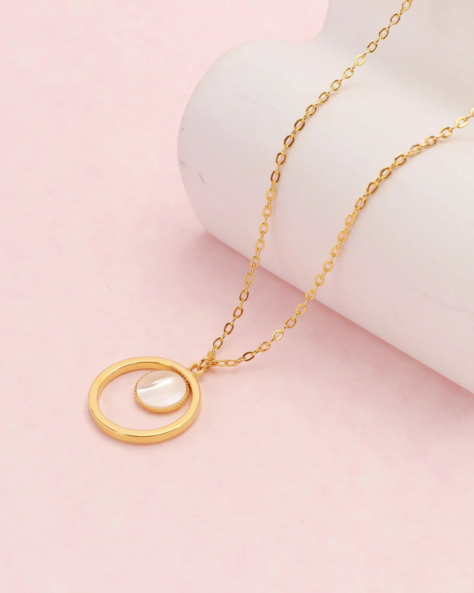 Perla Gold Circle Shell Pendant Necklace