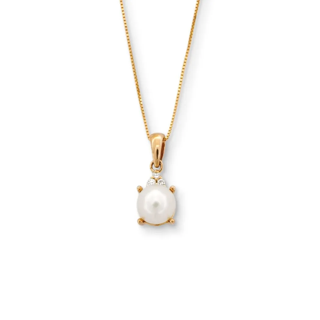 Pre-Owned Zales 1/20 ct Diamond Pearl Pendant Necklace in 10k Gold