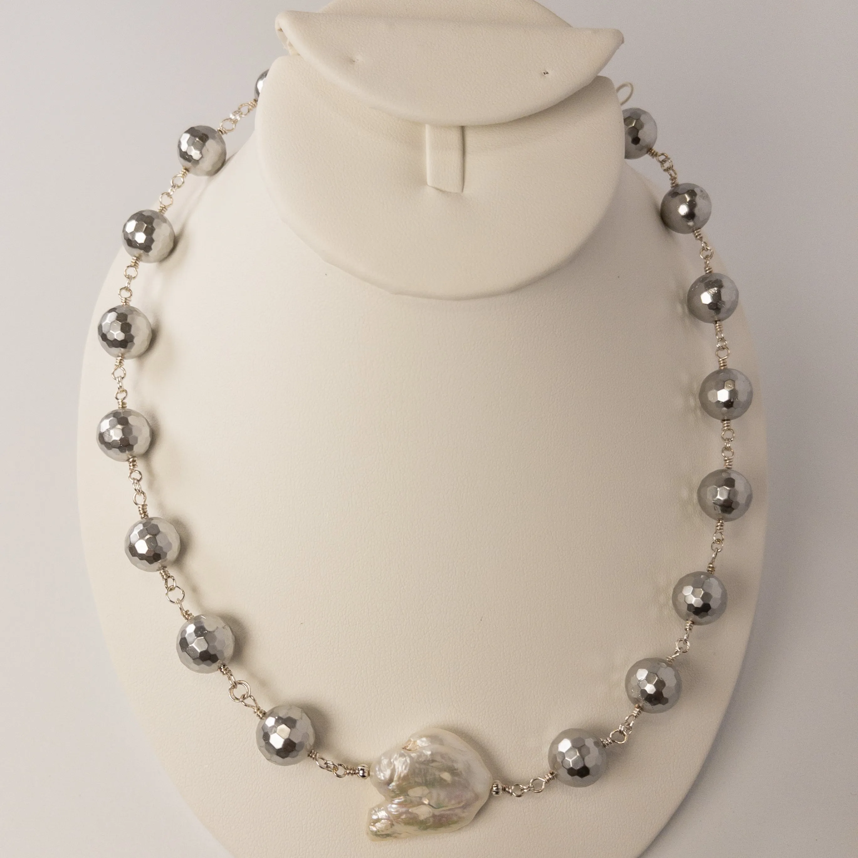 Shell Pearl Statement Necklace