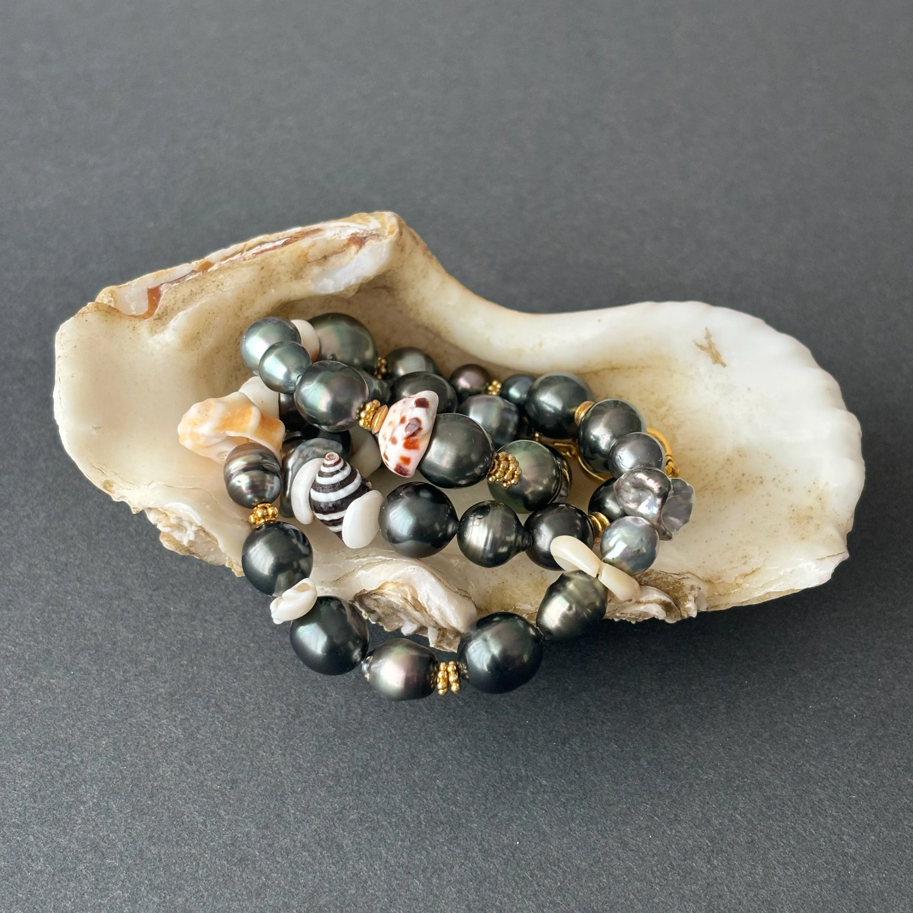 waves on waves on waves Tahitian pearl necklace